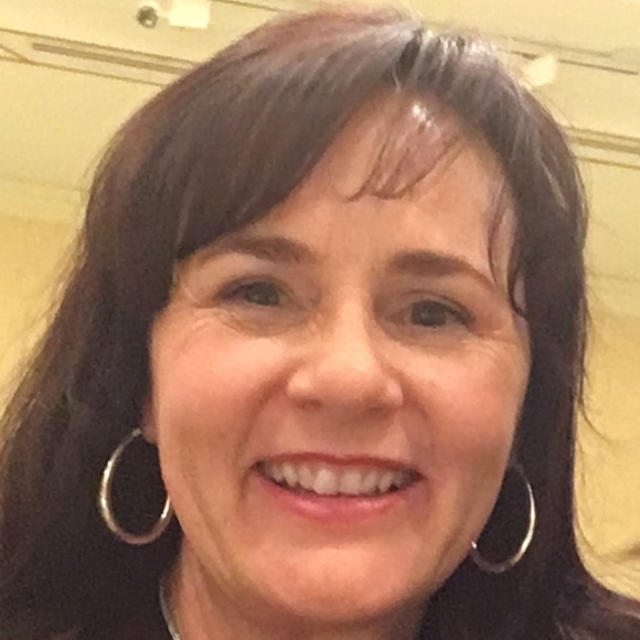 Meet your Posher, Pattie - Picture 1 of 6